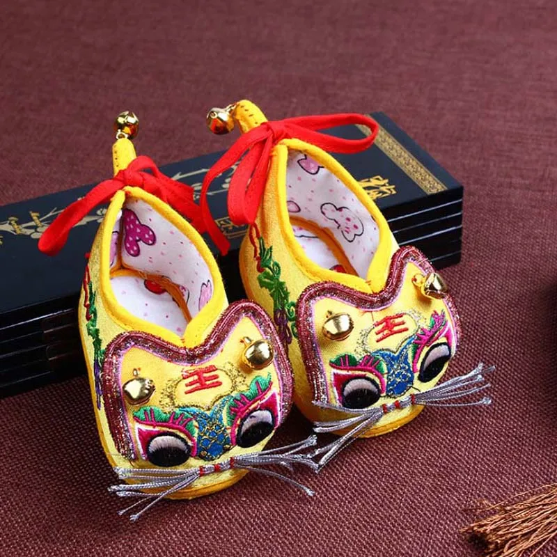 Handmade Tiger Head Shoes for Newbron Baby One Month Infan 100 Days Embroidered Tiger Shoes Chinese Style Soft Sole Cloth Shoes