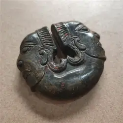 Tibet Hongshan Culture Natural Meteorite Iron Stone Two-Faced Man Collection Decoration Mascot Statues et Sculptures Statues