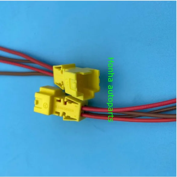 

Free shipping 50/100 pcs PA66 4 pin unsealed yellow connector wire harness Oil Level Sensor Connector with 15cm 20AWG wire