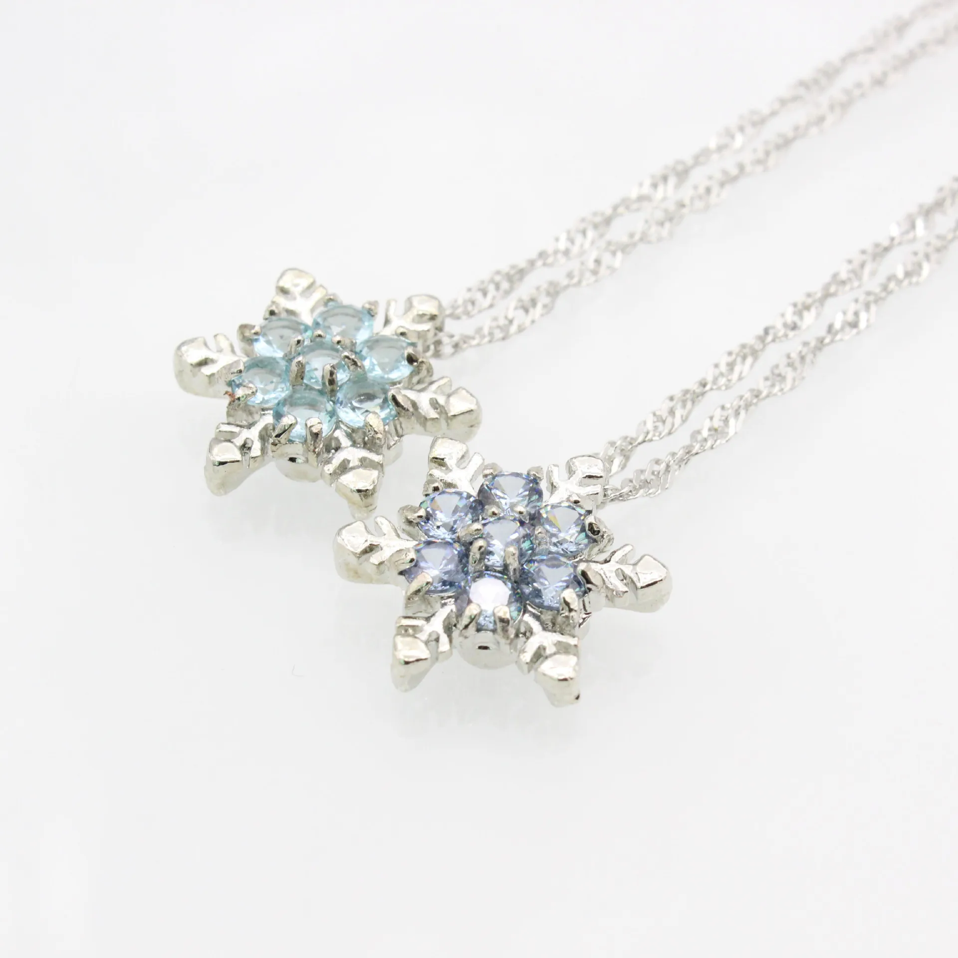 Christmas Gift Fashion Snowflake Crystal Pendant Necklace for Women Girls