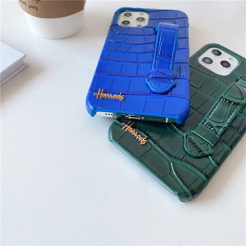 Fashion Animal leather Metal Letter Wristband Couple Hard Case For Iphone 15 14 13 11 12 Pro Max Xr X Xs Max Phone Cover Fundas