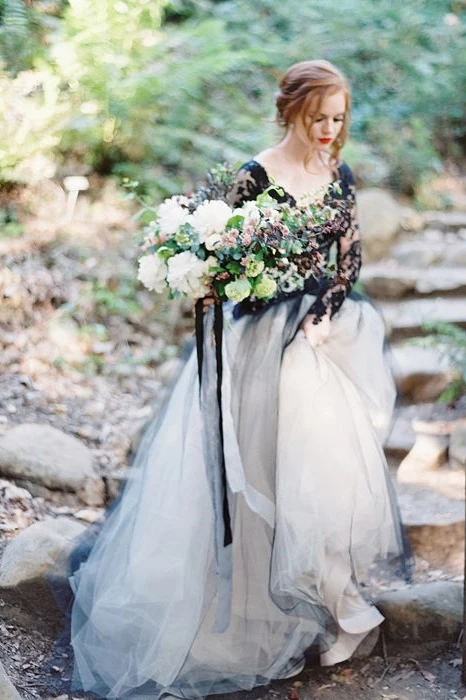 Đen Trắng Váy Áo Có Túi Thanh Lịch Gothic Áo Cưới Nữ Ren Appliques Áo Dây De Mariee 2019 Casamento