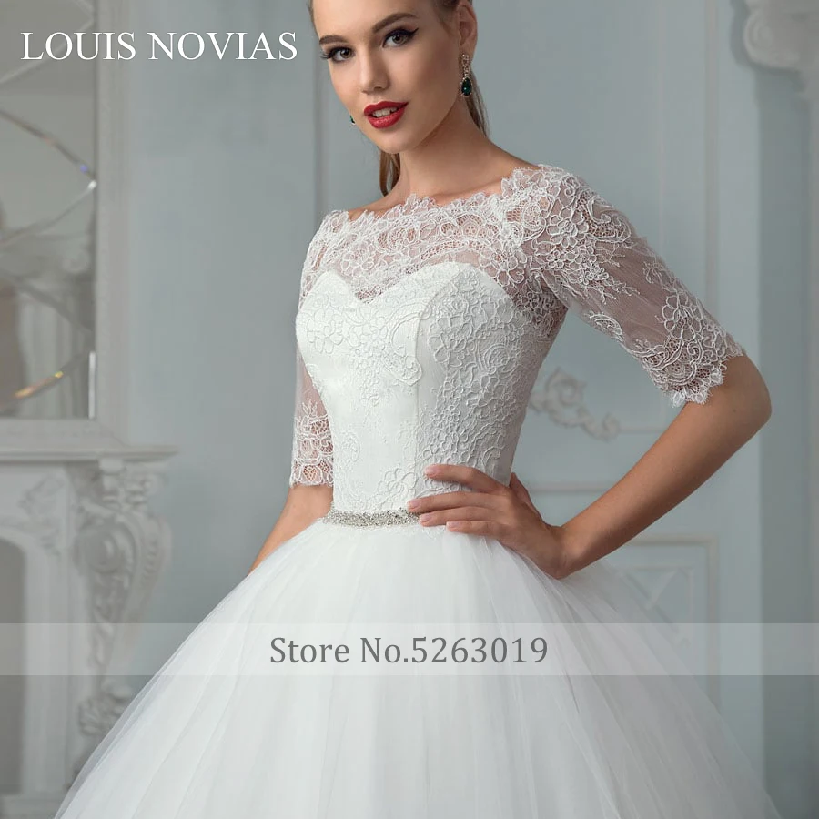 Louis Novias Bruid Kant Borduurwerk Half Mouw Klassieke Trouwjurk Crystal Belt Vestido De Noiva Plus Size Droom Prinses