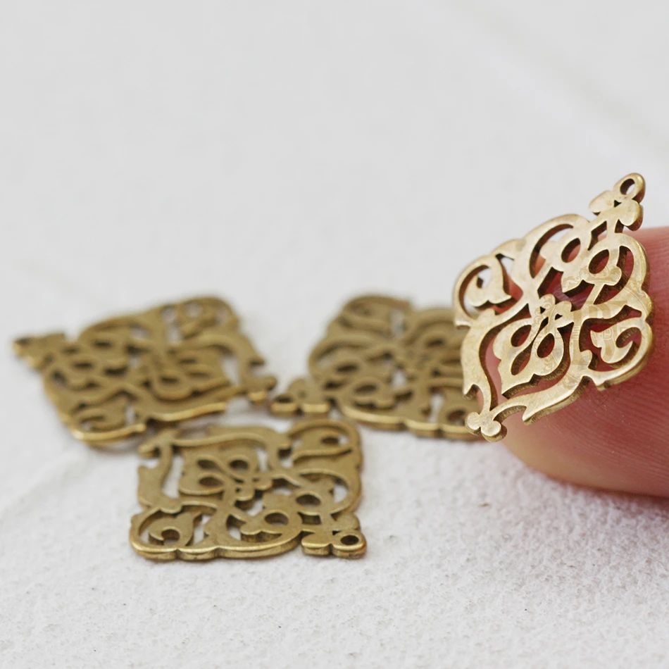 Solid Brass Geometry - Flower Charm - 20x20mm (4668C)