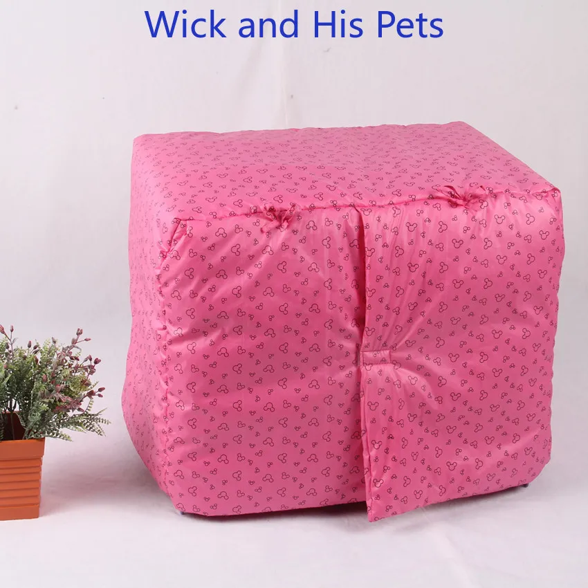 The pet dog is covered with a silk quilt to prevent wind and drizzle and keep warm dog accessories dog supplies