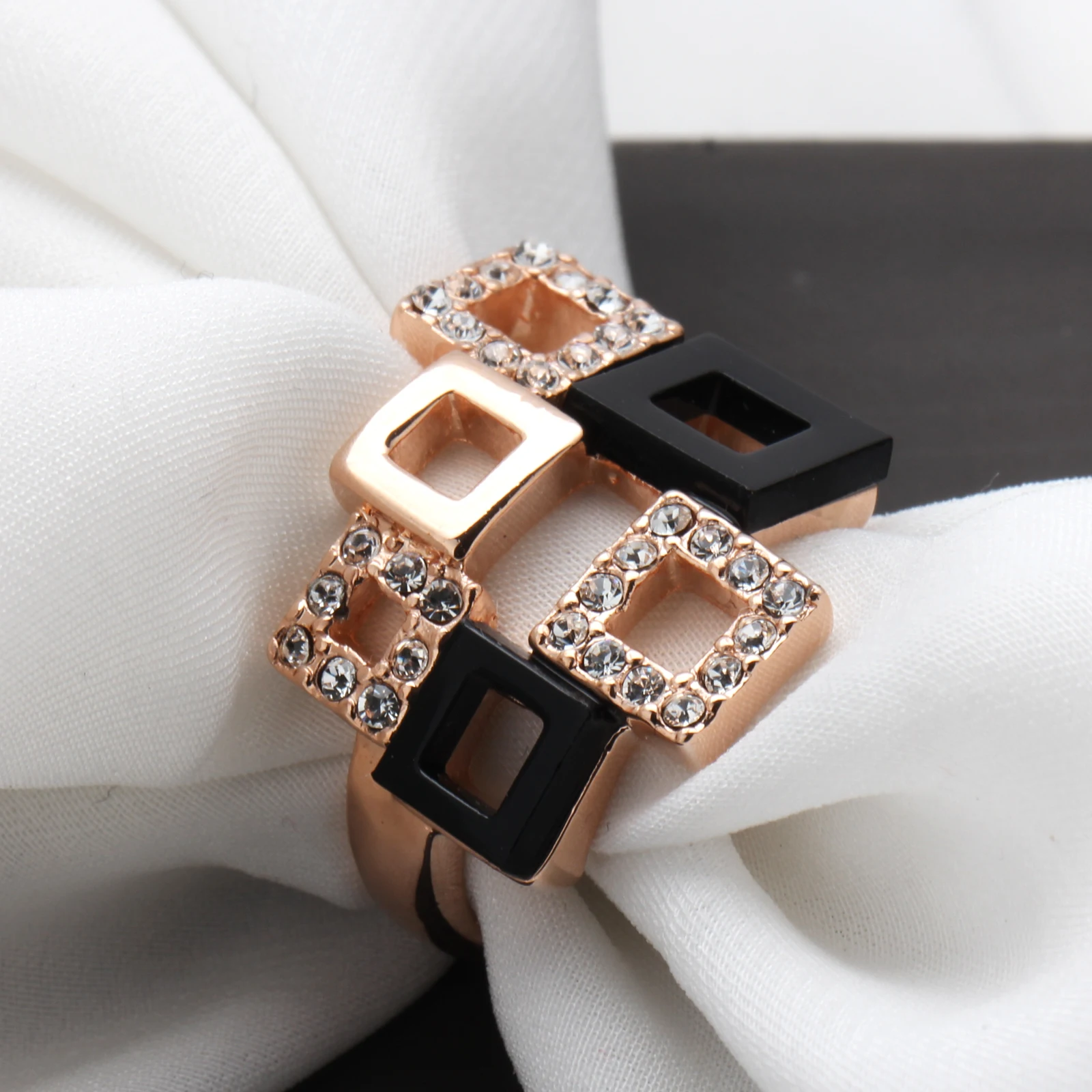 Unusual Party Square Acrylic Retro Rings for Women Rose Gold Color Zircon Cocktail Ring Accessories Fashion Jewelry DFR091