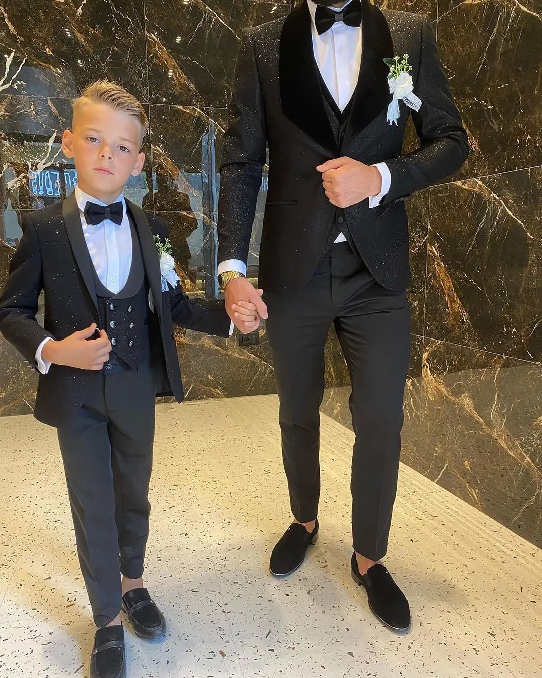 Negro con lentejuelas de niño chico Formal trajes esmoquin cena niños padrinos niños boda traje de noche de fiesta (chaqueta + chaleco + pantalón)