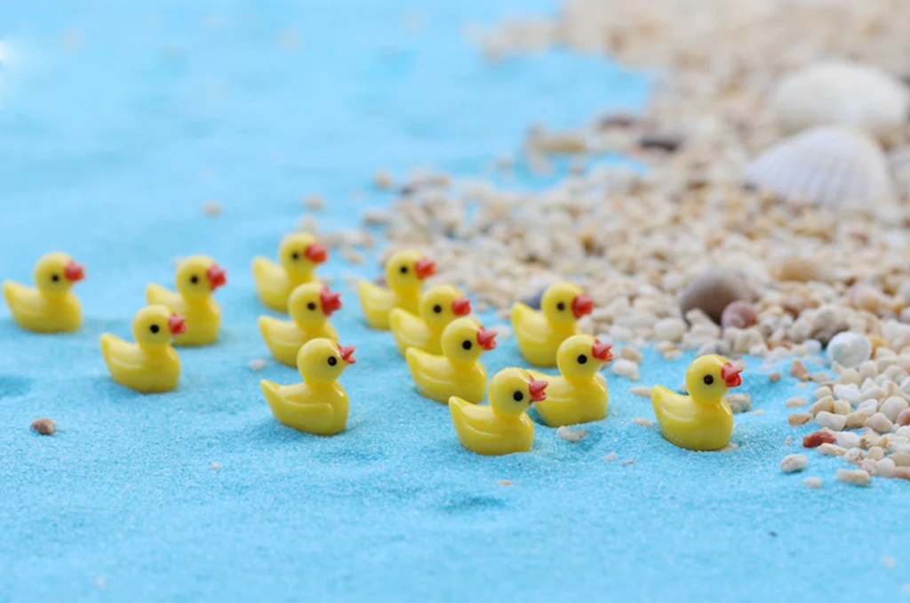 Pack of 100 Resin Miniature Yellow Ducks Figurines For Terrariums Dollhouse Bonsai Fairy Garden Ornament DIY Micro Landscape