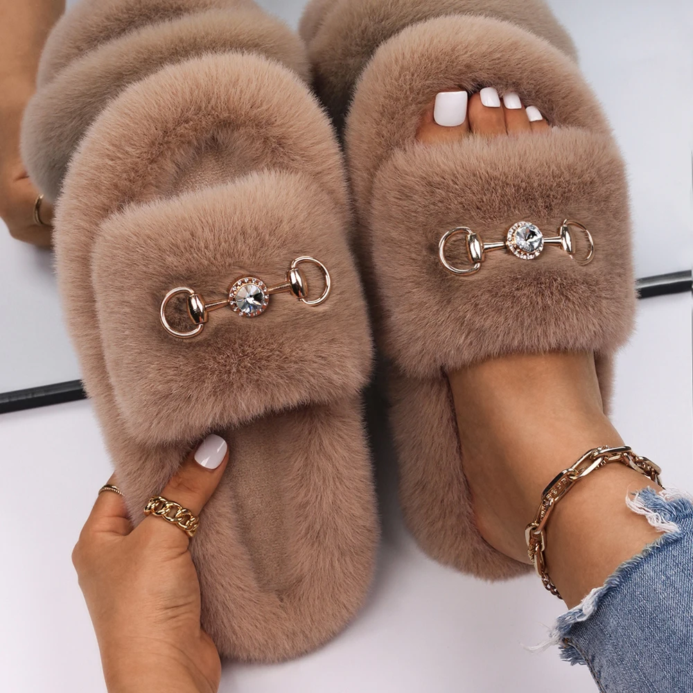 Slippers Women Fluffy Flip Flop Rhinestone Buckle Fuzzy Slides Flat Sandals Luxury Designer Plush Slippers Brand Fur Shoes Woman