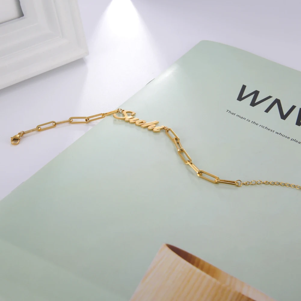 Sipuris Personalisiertes Namensarmband aus Edelstahl mit Rechteckiger Kette und Buchstaben – Einzigartiger Schmuck als Familiengeschenk – Neu – Detail 8