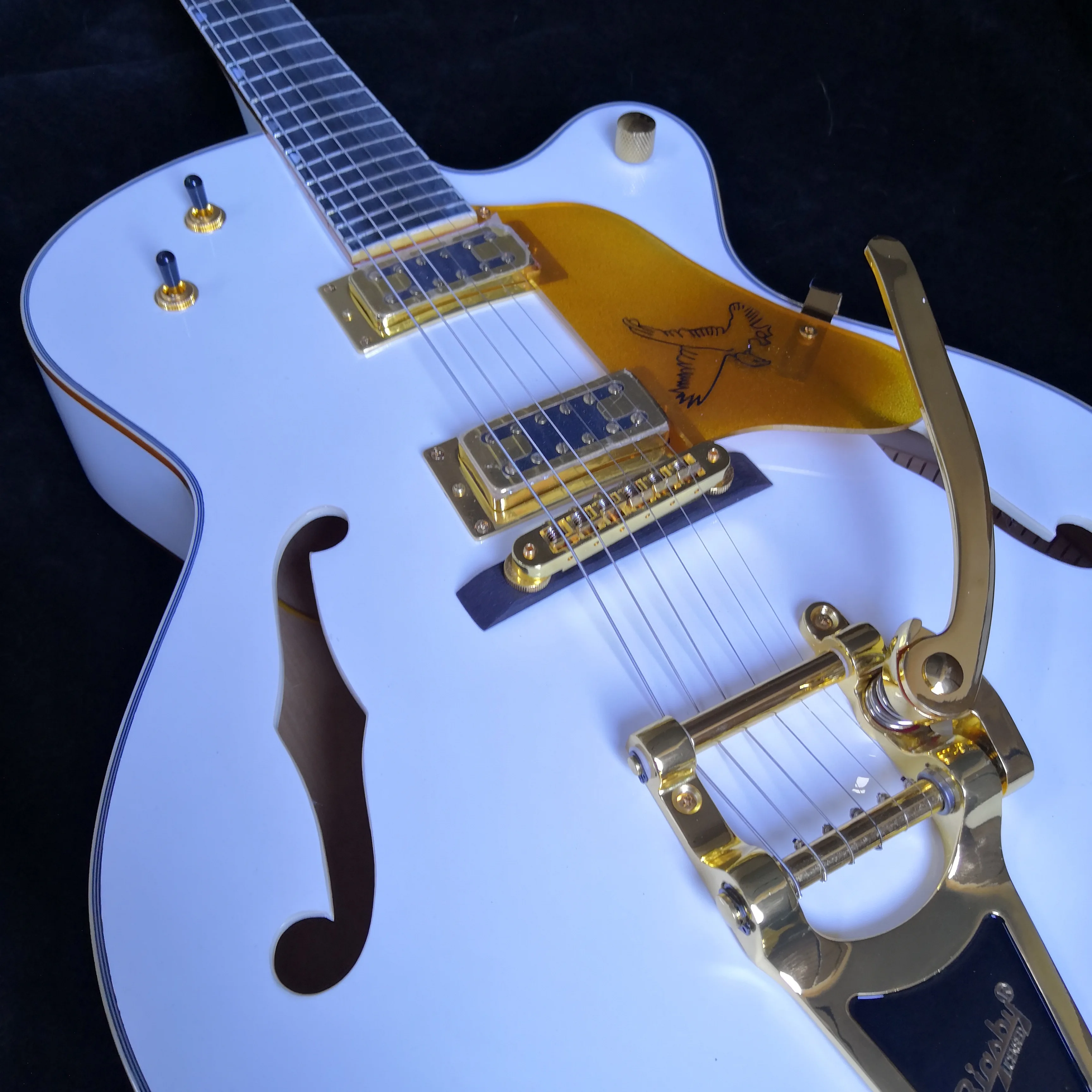 electric guitar semi-hollow body, head and car as a piece of wood, customizable.