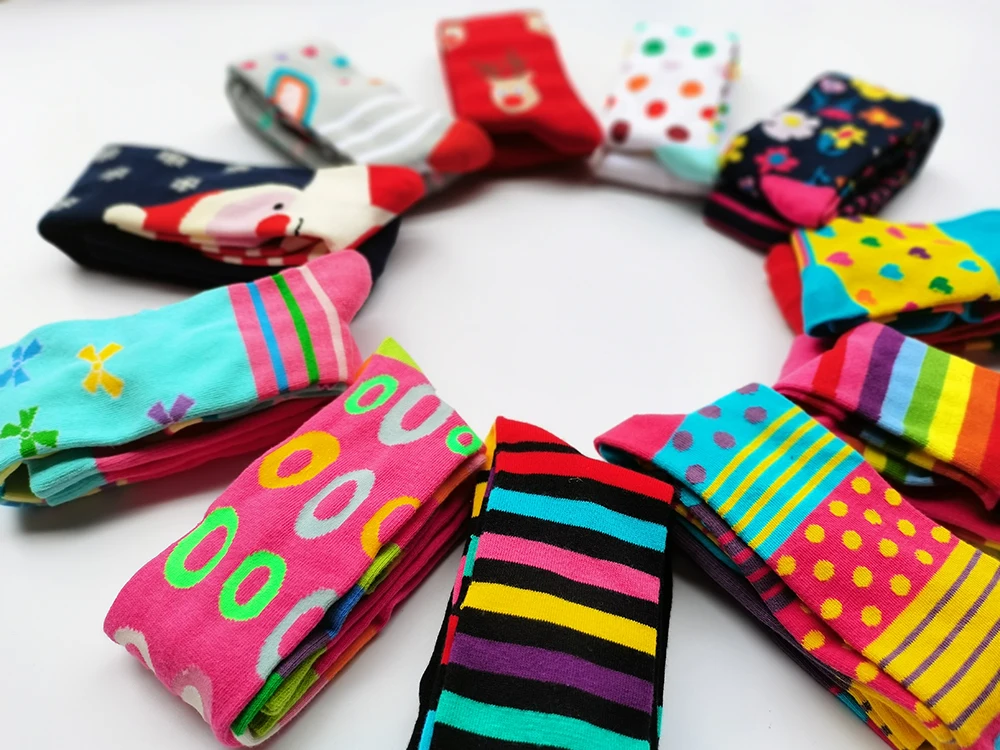 1 Stück Niedliche Gestreifte Strumpfhose mit Herzchen und Blumen für Mädchen, Weiche Dehnbare Kinderstrumpfhose für Kleine Mädchen zum Täglichen Ankleiden – Detail 4