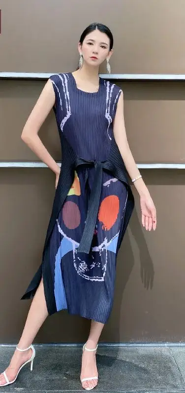 

Dress 2021 Summer New Cartoon Print Medium Length Dress Lace Up Loose Split Square Neck Dress