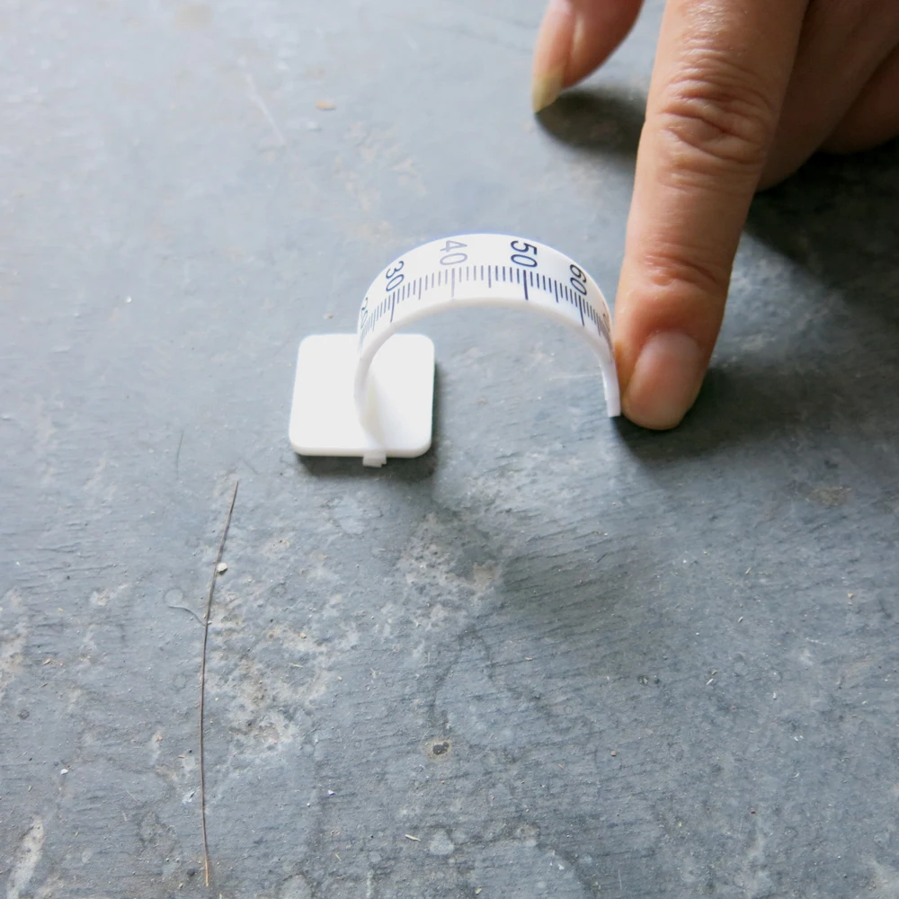 80mm floor professional white plastic adhesive self leveling peg level pin for cement floor level setting 50 pack