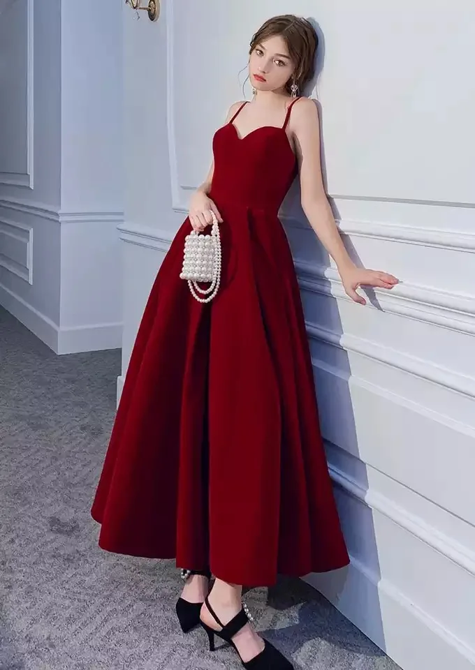 Burgundy Dresses 2021ข้อเท้าความยาว Velour สปาเก็ตตี้ Sweetheart A สายชุดราตรีกระเป๋า Walk Beside You