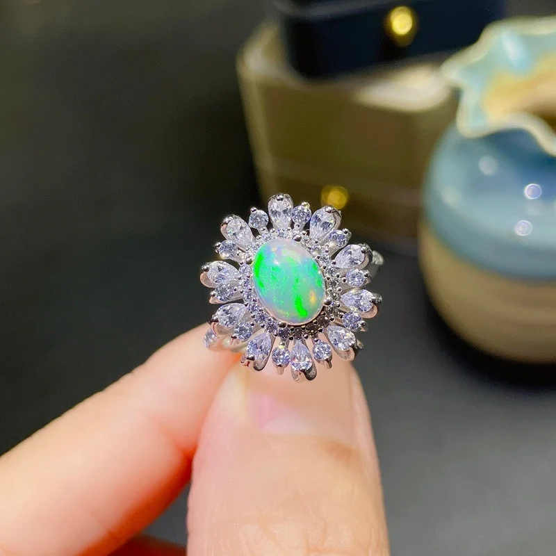 

Кольцо женское из серебра кольцо с драгоценным камнем пробы, с круглыми цветами