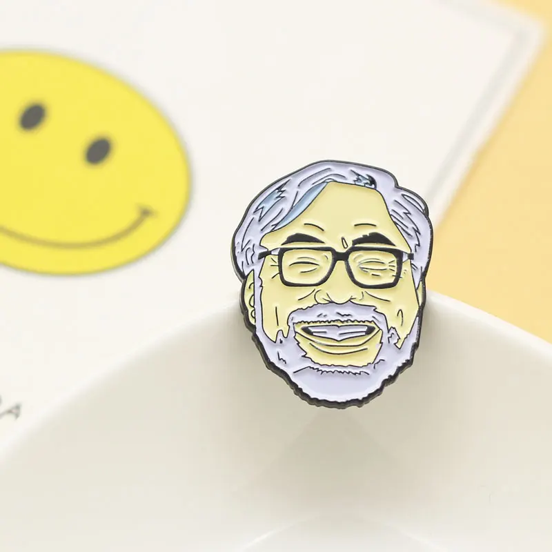 Broche de retrato de cabeza Miyazaki Hayao y alfileres de esmalte Totoro para hombres y mujeres, joyería de moda, regalos, insignias de solapa de