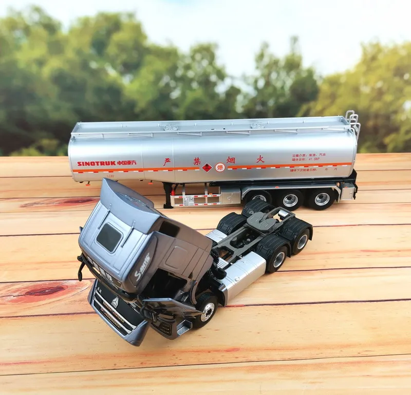 Collectible Alloy Model Gift 1:36 Scale Sinotruk HOWO T7H Container Fuel Tanker Truck Vehicles DieCast Toy Model for Decoration