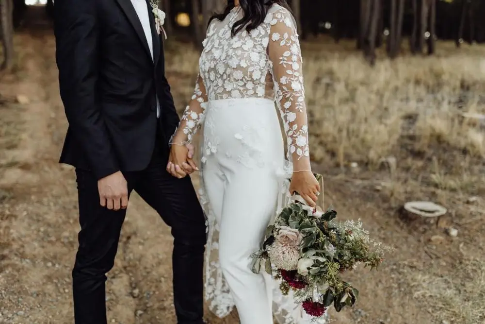 Boho Country Wedding Jumpsuit With Train 2020 Jewel Neck Long Sleeve Lace Floral Backless Summer Holiday Beach Bride Pant Suit