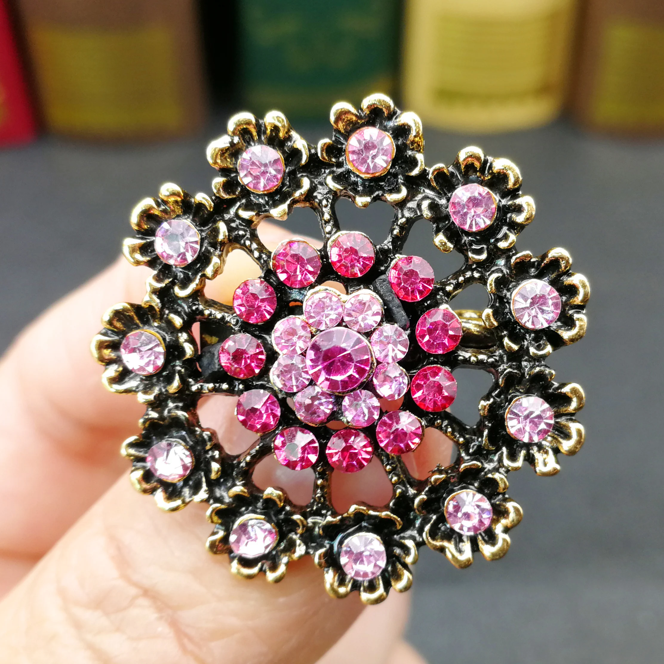 Vintage Crystal Rhinestones Flower Brooch Pins for Wedding Bridal Party Round Bouquet DIY Jewelry Accessories for Clothes