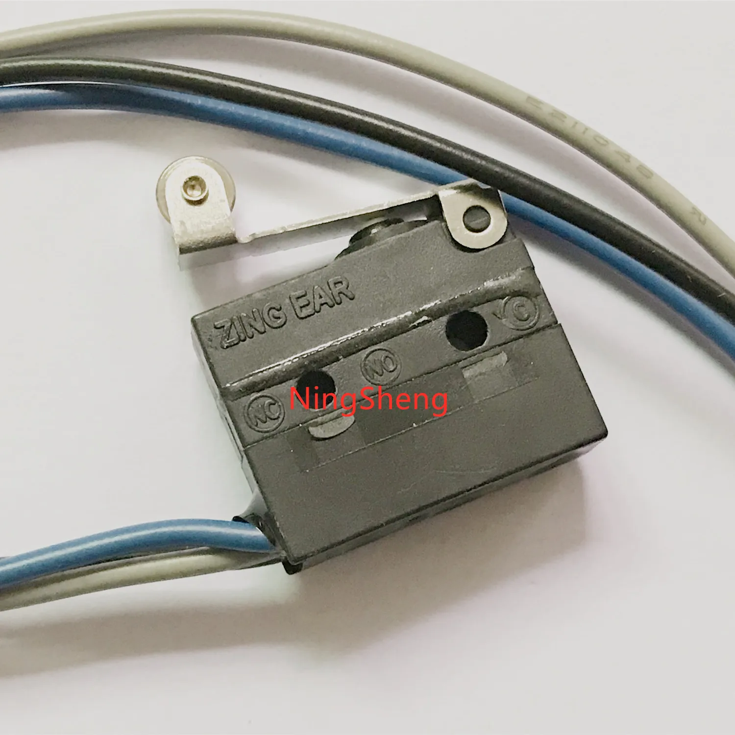 Original new 100% SV4NA ST7-1N 3 line waterproof belt wheel handle travel limit micro switch 5A250VAC