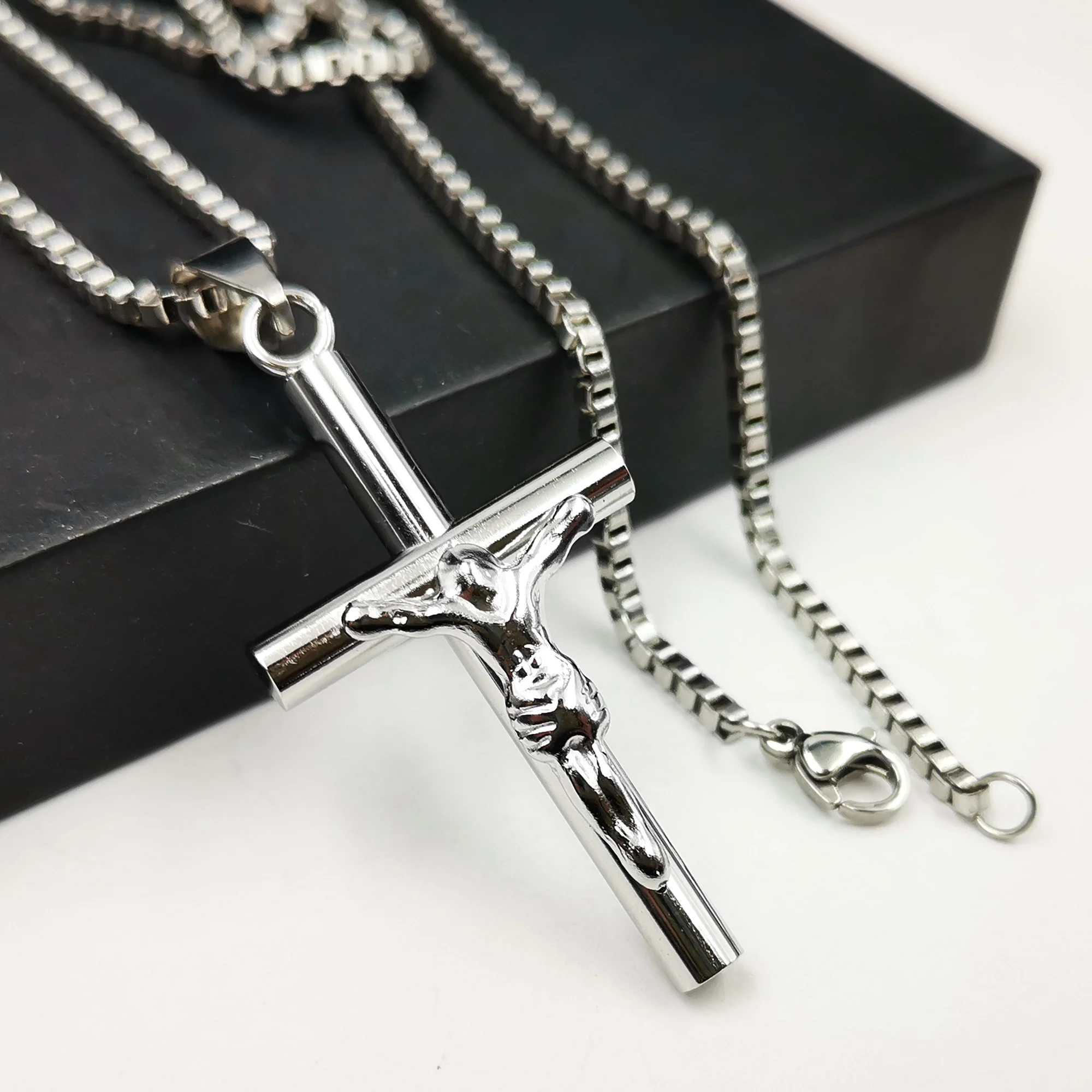 Women And Mens Stainless Steel Necklace Crucifix Jesus Cross Pendant Box Chain Silver 24inch 2.4mm