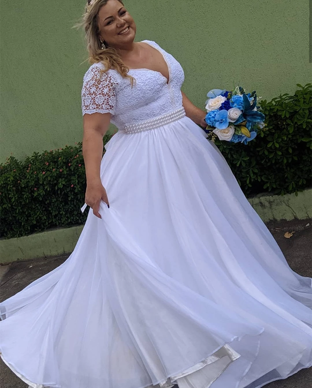 Abito da sposa di lusso Plus Size lunghezza del pavimento manica corta abito da sposa in Chiffon con perle grandi donne spose affascinante scollo a v da spiaggia