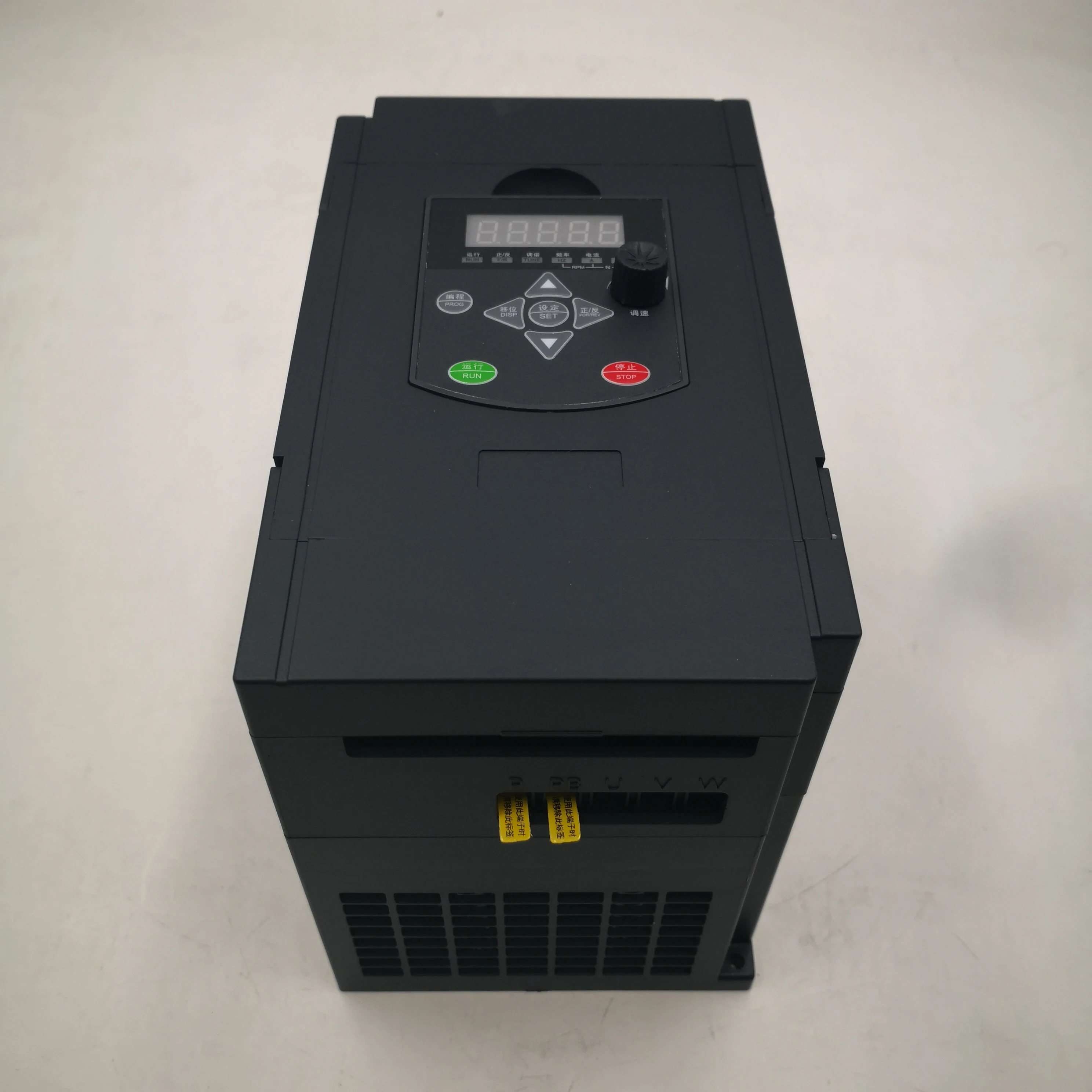 

Angisy VFD AC 380V 1.5kW/2.2KW/4KW/5.5KW/7.5KW Variable Frequency Drive 3-Phase Speed Controller Inverter Motor L700