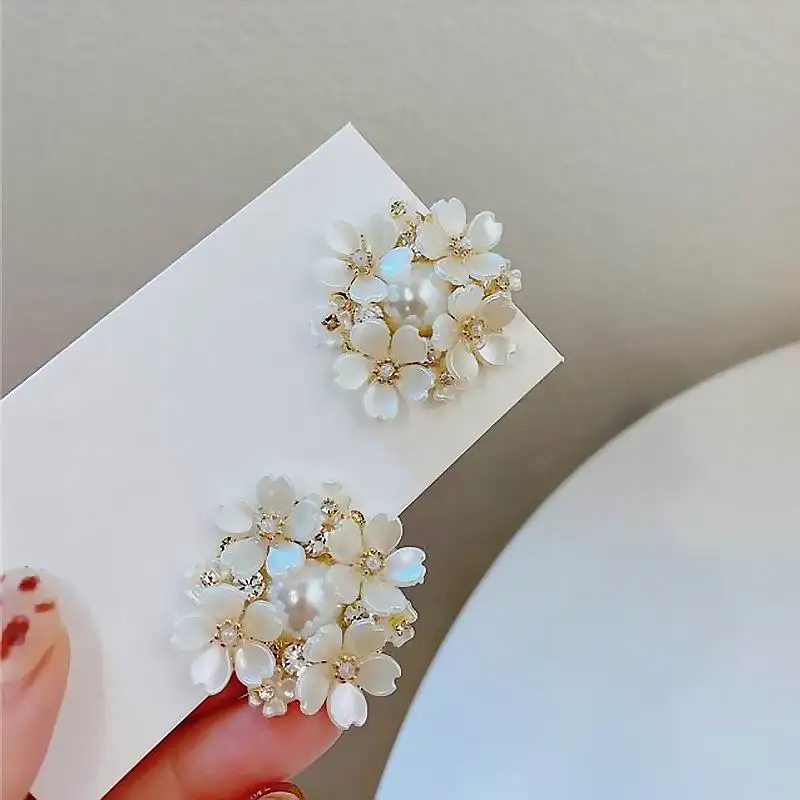 

Handmade Pearl Shell Flower Stud Earrings For Women Korean Style Personality New Fashion Jewelry pendientes