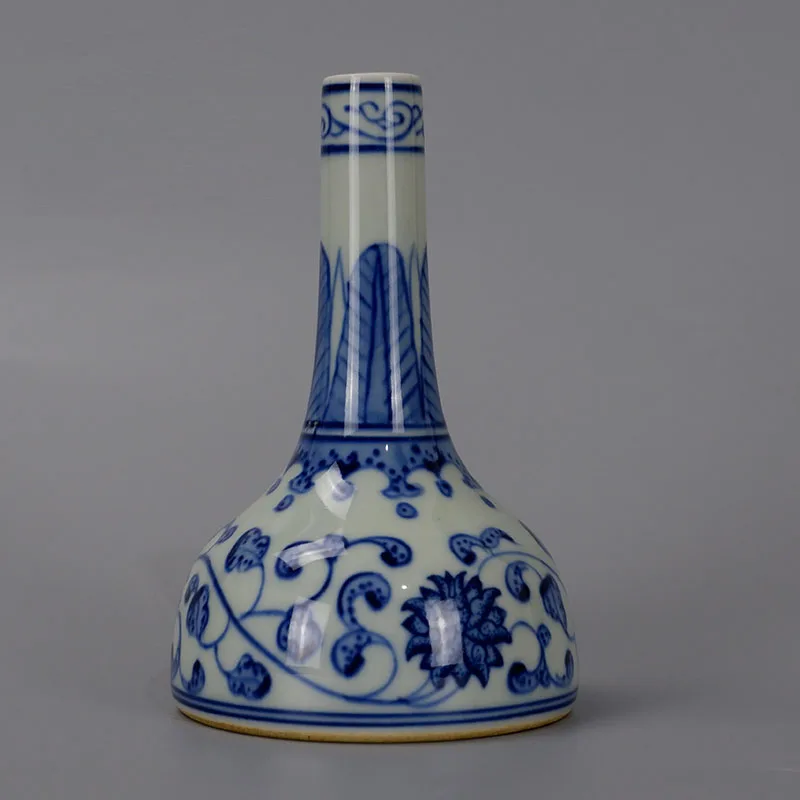 

Qing Kangxi Hand-painted Blue And White Glaze Entangled Branch Lotus Small Antique Ceramic Vase