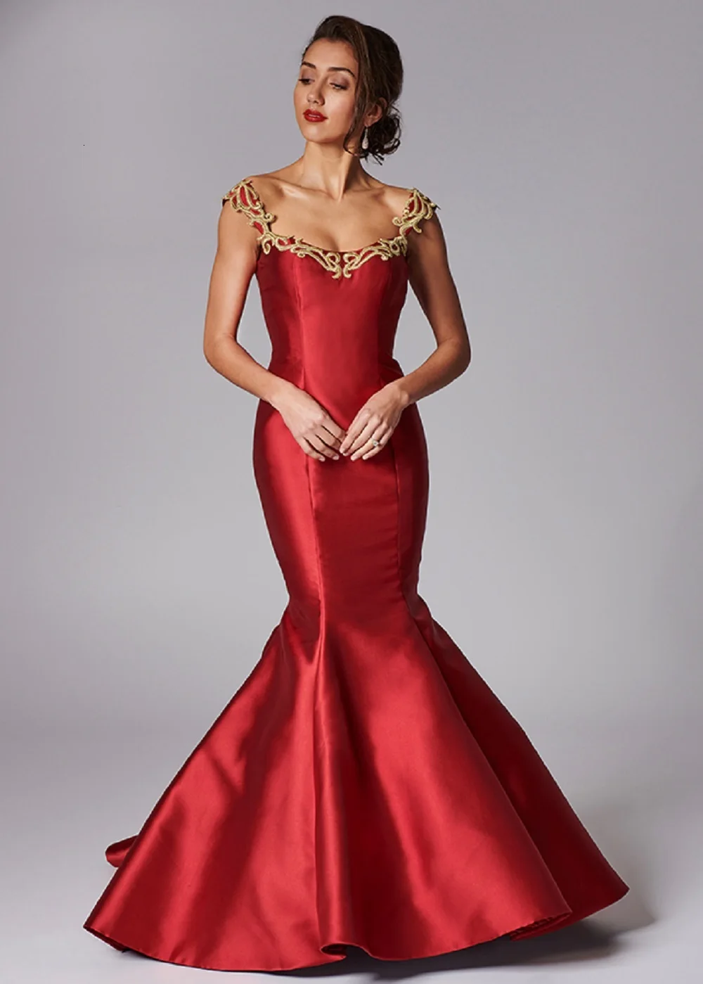 Backless Mermaid abiti da sera Scoop senza maniche Appliques raso guaina Prom Dress Sweep treno abiti da sera