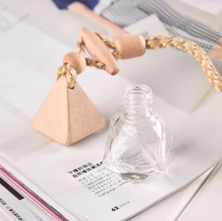 High Quality Perfume Diffuser Bottle 5ml Hang Car Air Freshener Wooden Cap Glass Car Perfume Bottle SN223