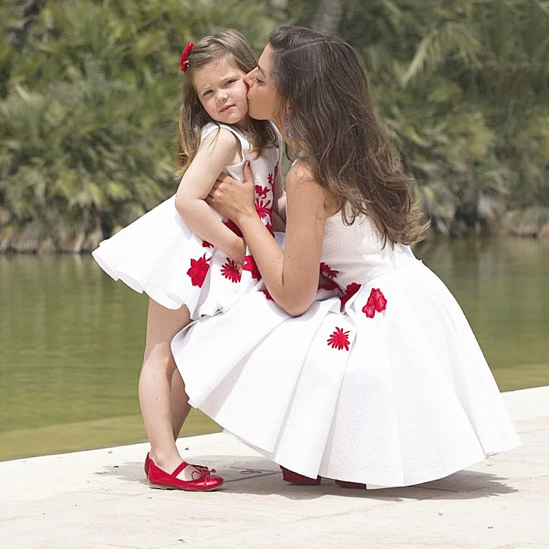 Pure White Flower Party Girl Vestido de Mãe E Filha Vestido Mini Saia Floral Impressão Sem Mangas Vestido de Baile платья знаменитостей