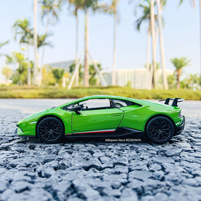 Bburago-modelo de coche de aleación Lamborghini Hurricane performance, simulación de sonido y luz, caja de cartón, modelo de coche de aleación, 1:32