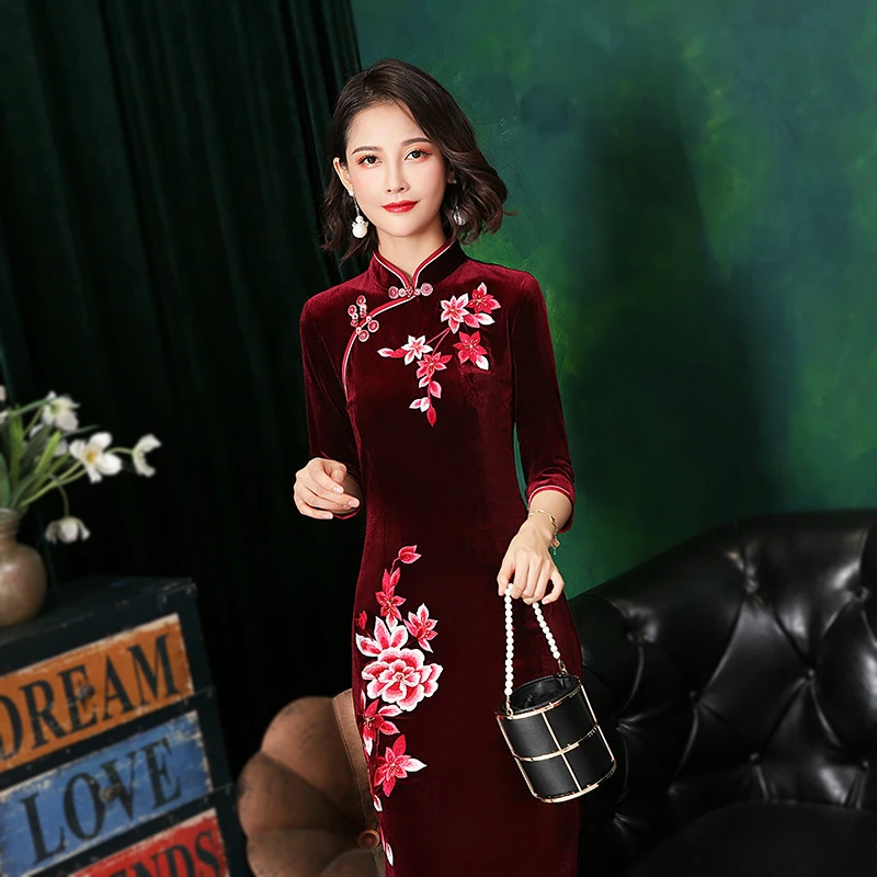 Plus Size Cheongsam 2020 Qipao Chinese 6XL 5XL 4XL Embroidery Velvet Long Banquet Evening Qi Pao Women Clothing