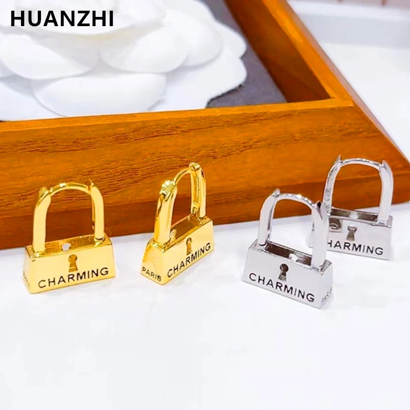 HUANQI 2022 orecchini a cerchio piccoli con chiusura Color oro con lettera di Design speciale per gioielli da donna con fibbia per ragazza