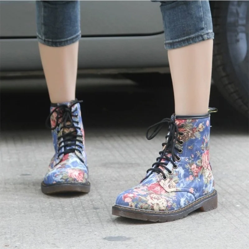 2021 Martin Boots Woman Shoes Western Cowboy Style Europe and America Handsome Retro Small Floral Flat with Boots High Help