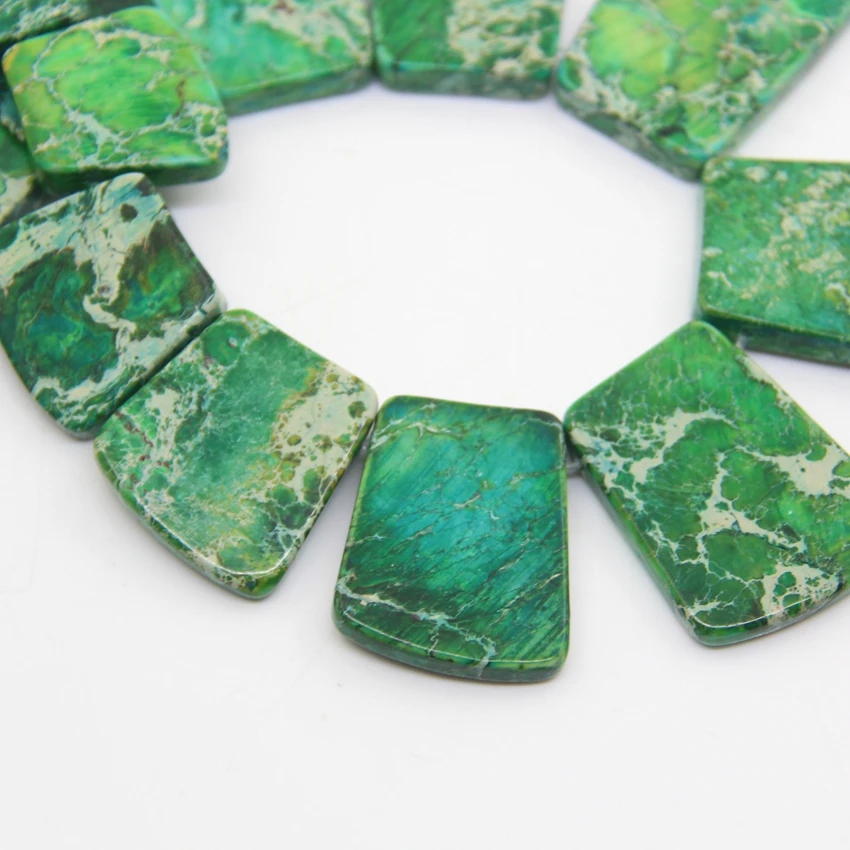 15pcs Green Imperial Jaspers Graduated Necklace Trendy Gift,Top Drilled Ocean Sediment Emperor Stone Trapezoid Slab Bead Jewelry