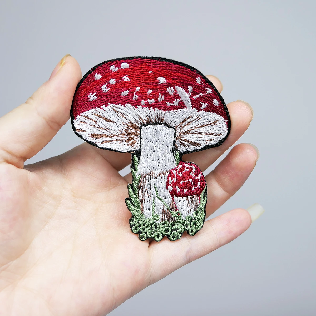 Cute Mushroom Embroidery Patches Iron on Patches for Clothes High Quality 100%emb Logo Badges Cartoon Appliques DIY