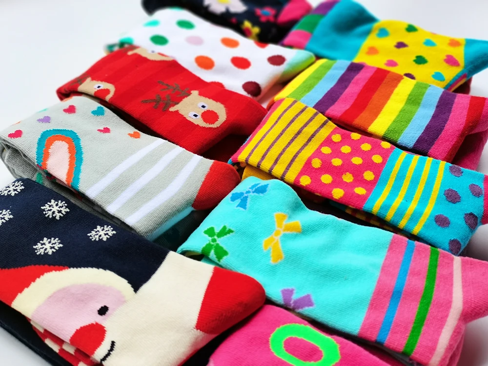 1 Stück Niedliche Gestreifte Strumpfhose mit Herzchen und Blumen für Mädchen, Weiche Dehnbare Kinderstrumpfhose für Kleine Mädchen zum Täglichen Ankleiden – Detail 3