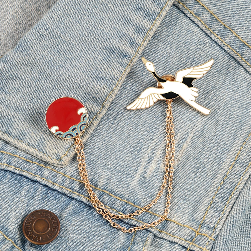 Chinese Style White Crane Bird Red Sun Wave Brooches With Metal Chain Enamel Pin Shirt Bag Lapel Pins Badge Vintage Jewelry Gift