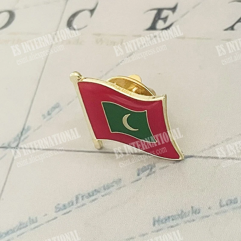 Maldives National Flag Lapel Pins Crystal Epoxy Metal Enamel Badge Paint Brooch Souvenir Suit  Personality  Commemorative Gifts