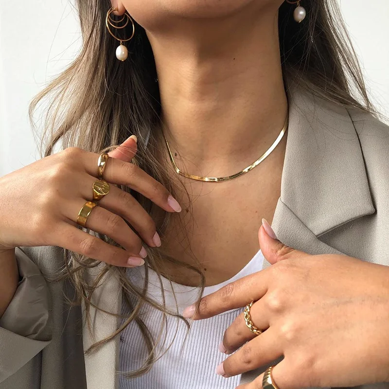 Vogue Star Style Short Blade Snake Bone 18K Gold Chains Choker Necklaces for Women Gold Bracelet for Women Jewelry Trend 2020