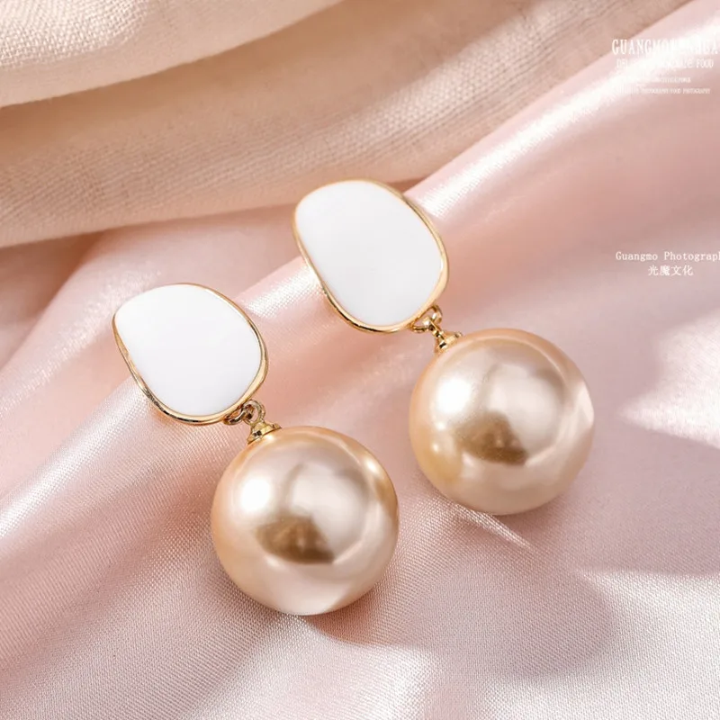 2023 Korean Fashion Elegant Big Red Simulated Pearl Earrings Gold Color Droplet Pendant Earrings Women\'s Jewelry