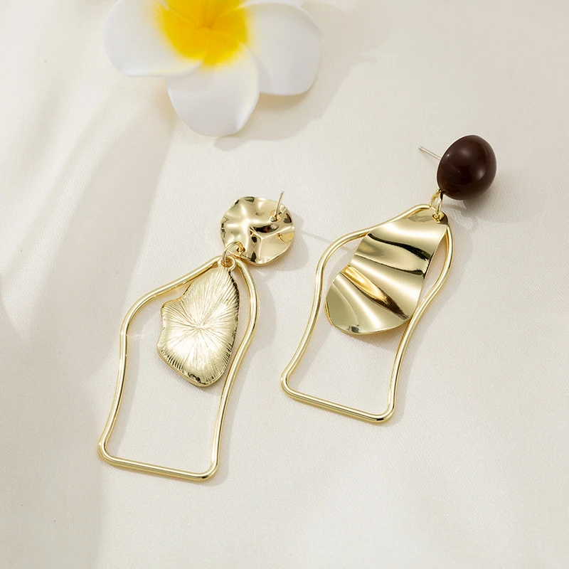 Trendy Gold Metal Asymmetric Geometric Twisted Stamping Clip on Earrings for Women Statement Non Pierced Jewelry 2023