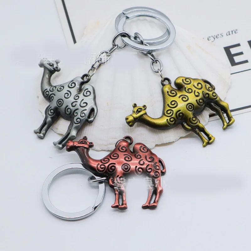 Men's Vintage Gold Color Camel Key Chains Gadgets For Men Fashion New Retro Animal Key Rings Male Jewelry Party Boys Gifts