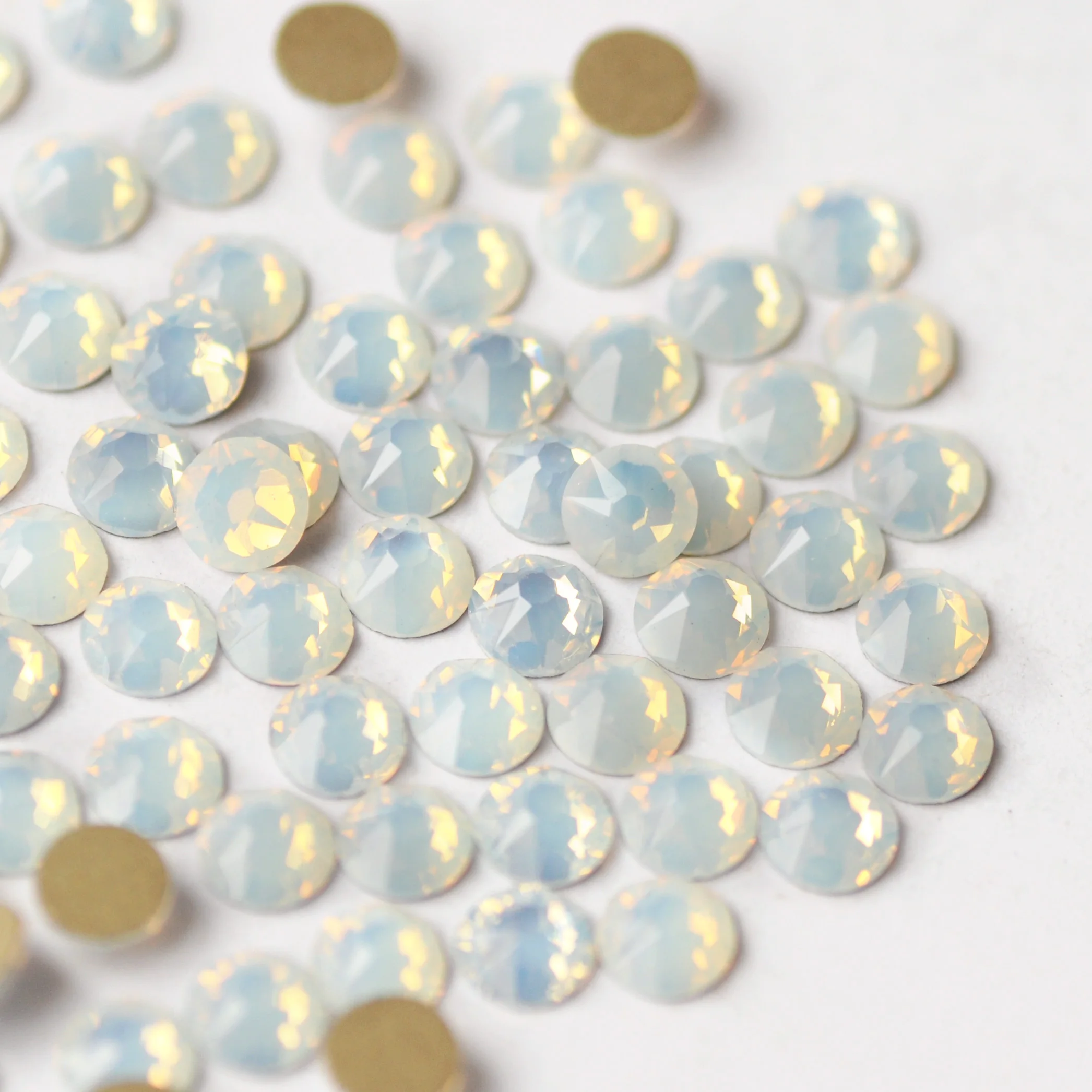 Glitzernder Weißer Opal 2088, Flachrücken-Diamant, Nicht-Hotfix-Strass, DIY, 8 große, 8 kleine Strasssteine für Kleidung, Nagelkunst und Dekoration – Detail 4