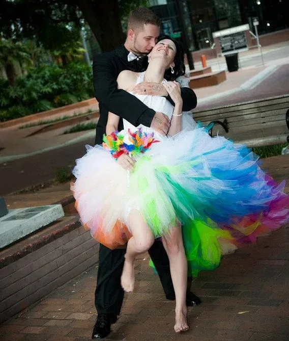 Vestido novia 2018 colorido arco-íris sexy halter colorido frente curta longa voltar oi lo vestido de noiva para praia vestidos dama de honra