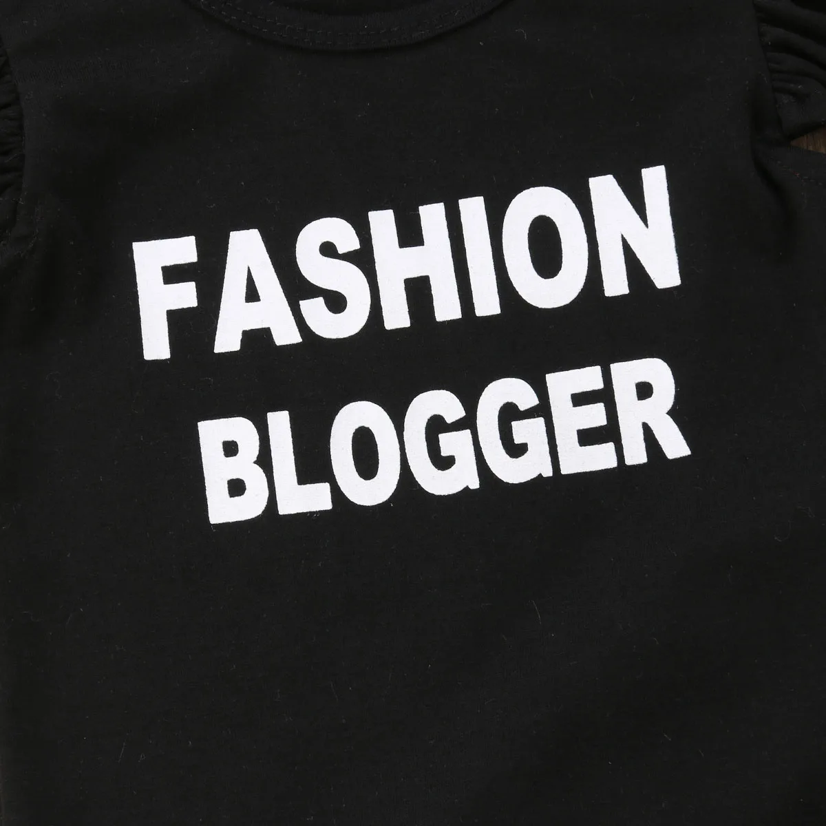 Conjunto de ropa de 2 piezas para niñas pequeñas, camisetas negras de manga corta de pétalos, Tops, pantalones acampanados a rayas, trajes