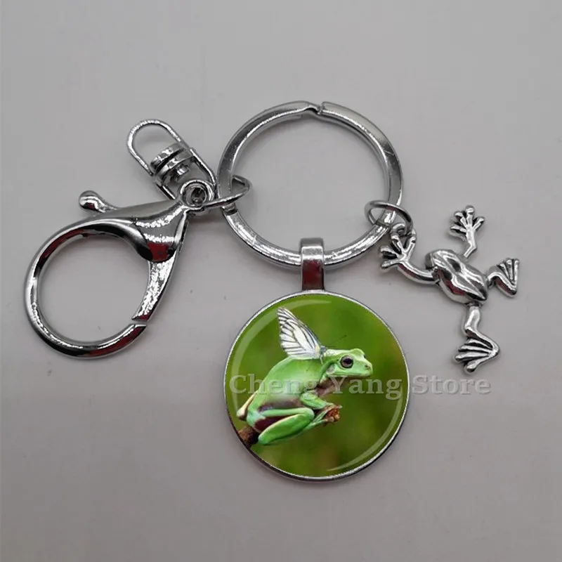 Playful and cute frog glass convex round keychain pendant, charm frog keychain, DIY keychain